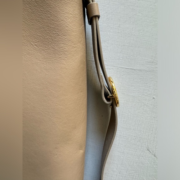 NWOT CUYANA Half Moon Shoulder Crossbody Bag in Stone - Picture 14 of 15